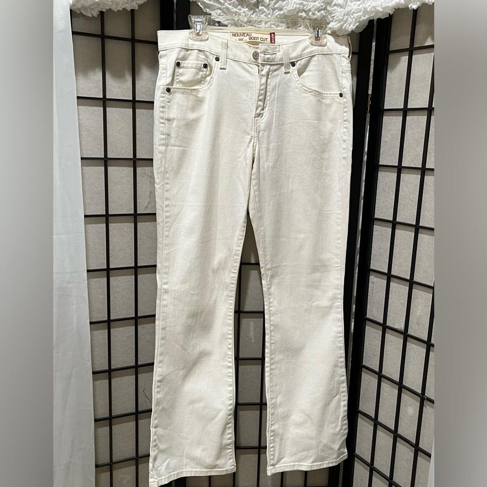 Levi's CREAM Nouveau Boot Cut  515 Jeans, LOW RISE, SLIM FIT, WOMEN SIZE 10 L=M